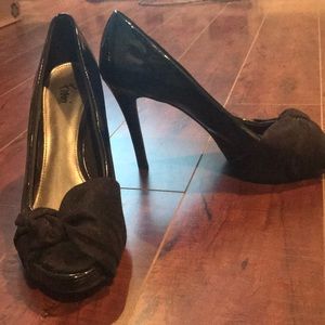 Black patent leather peep toe tie heels
